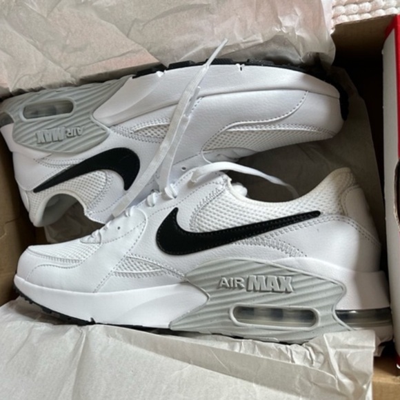 NEW. Women’s Nike Air Max Excee White Sneakers Size 10 - Picture 2 of 14